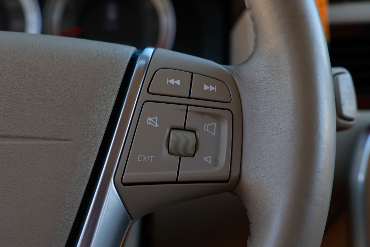 Volvo XC70  2013 Volvo XC70  2013