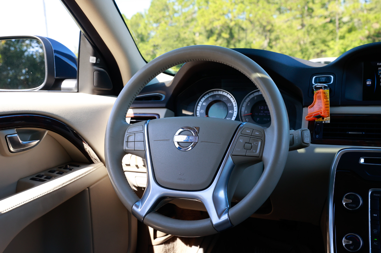 Volvo XC70  2013 Volvo XC70  2013