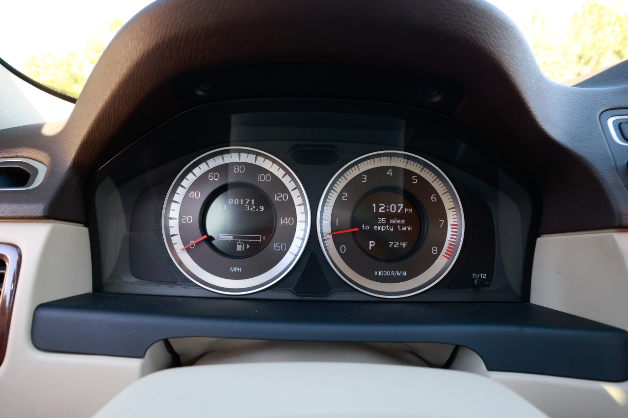 Volvo XC70  2013 Volvo XC70  2013