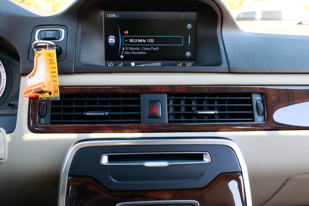 Volvo XC70  2013 Volvo XC70  2013