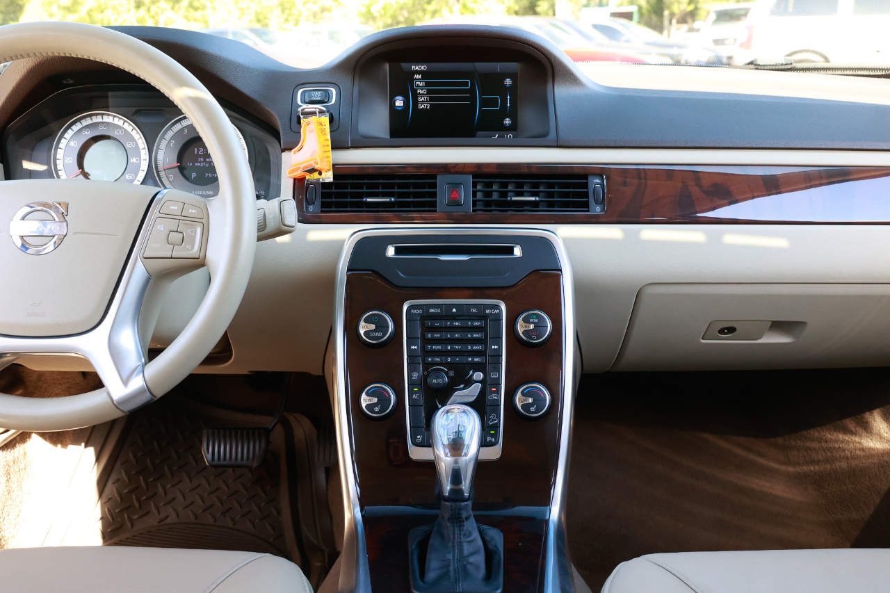 Volvo XC70  2013 Volvo XC70  2013