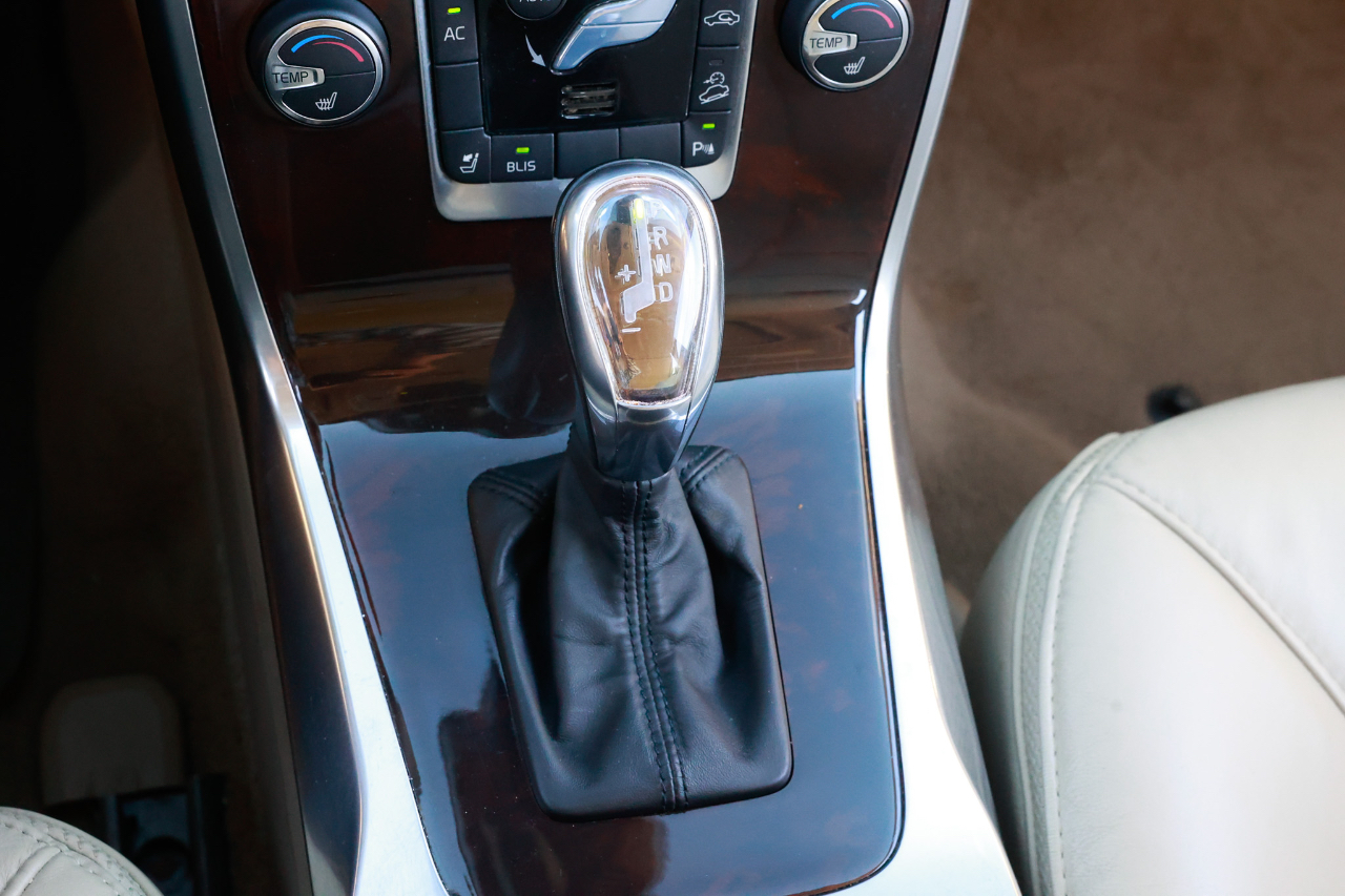 Volvo XC70  2013 Volvo XC70  2013