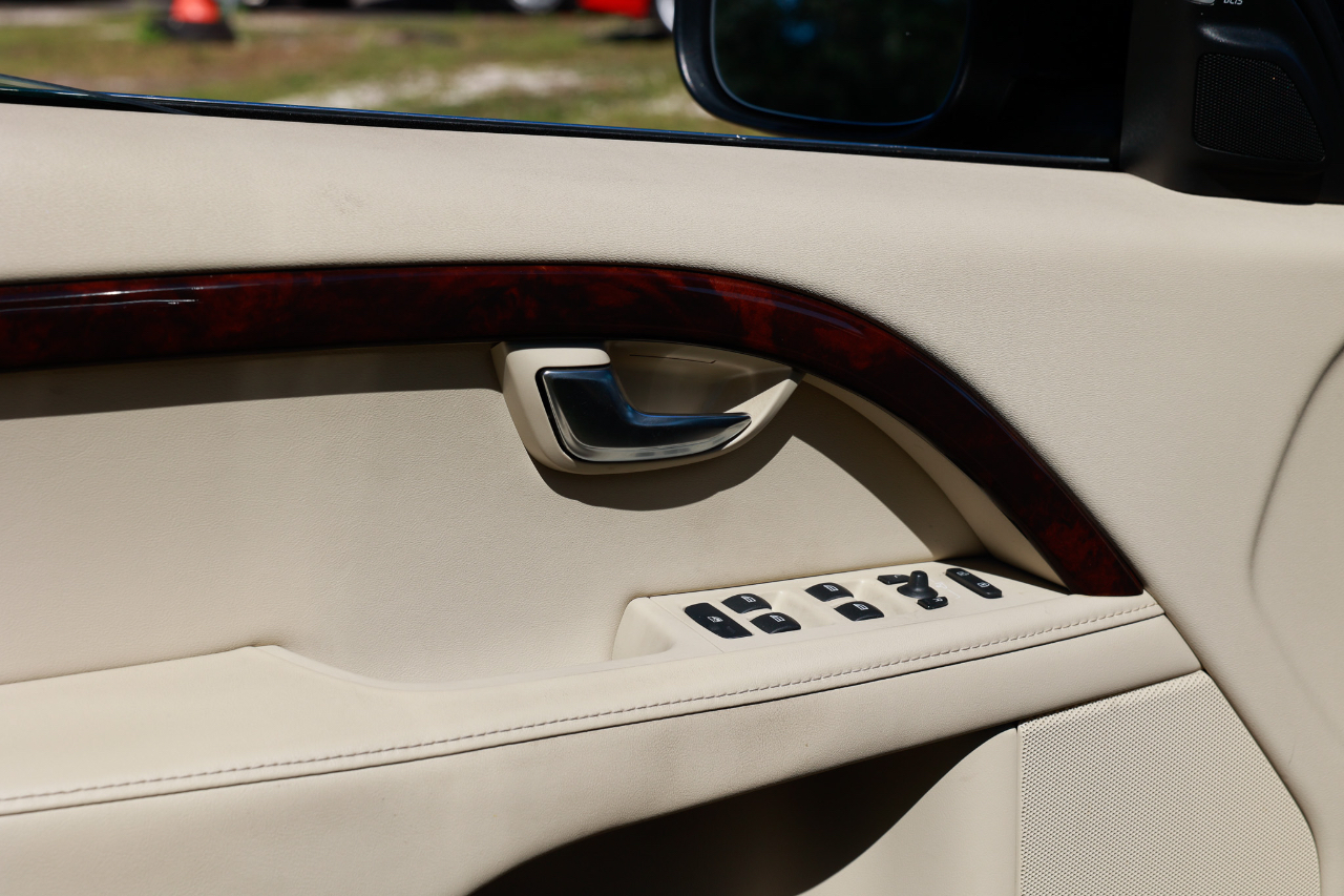 Volvo XC70  2013 Volvo XC70  2013