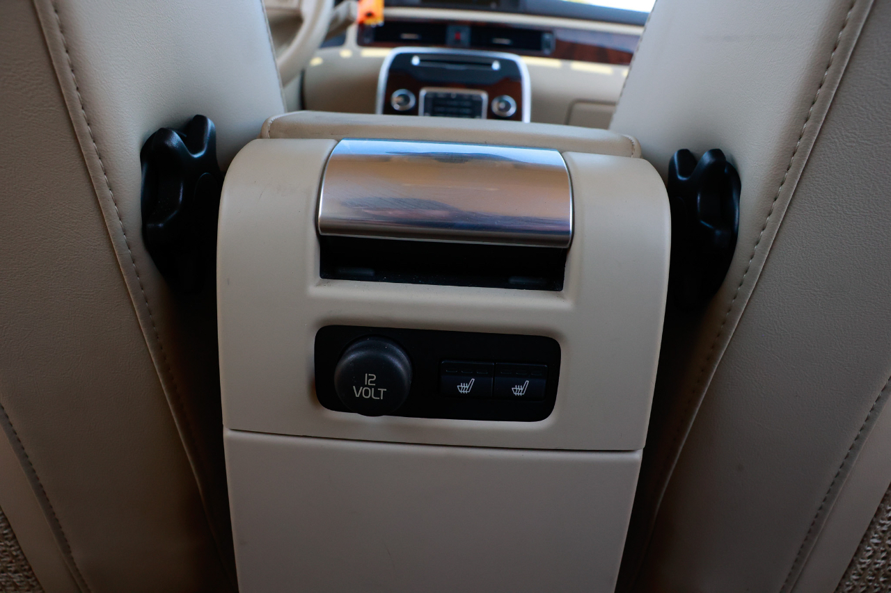 Volvo XC70  2013 Volvo XC70  2013