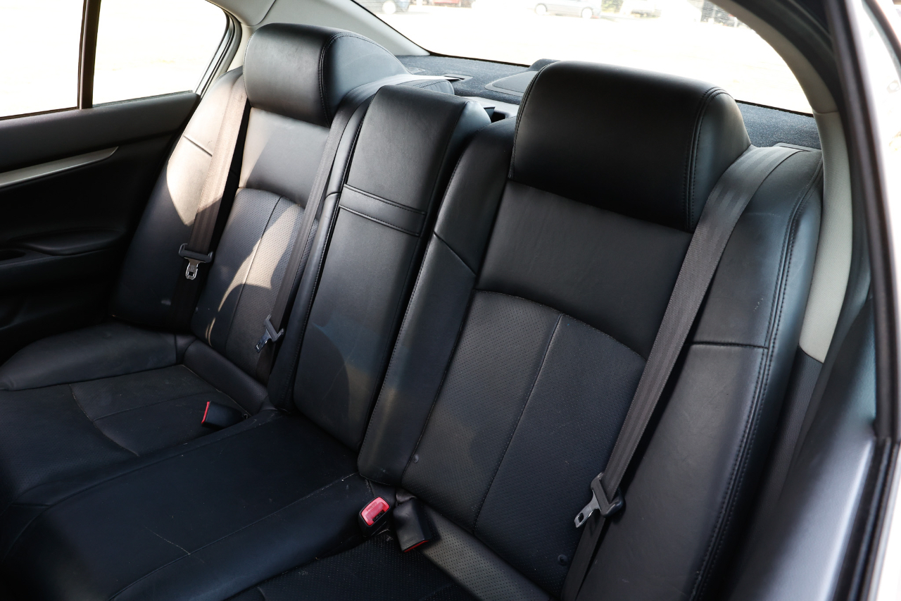 2011 Infiniti G37 photo 2