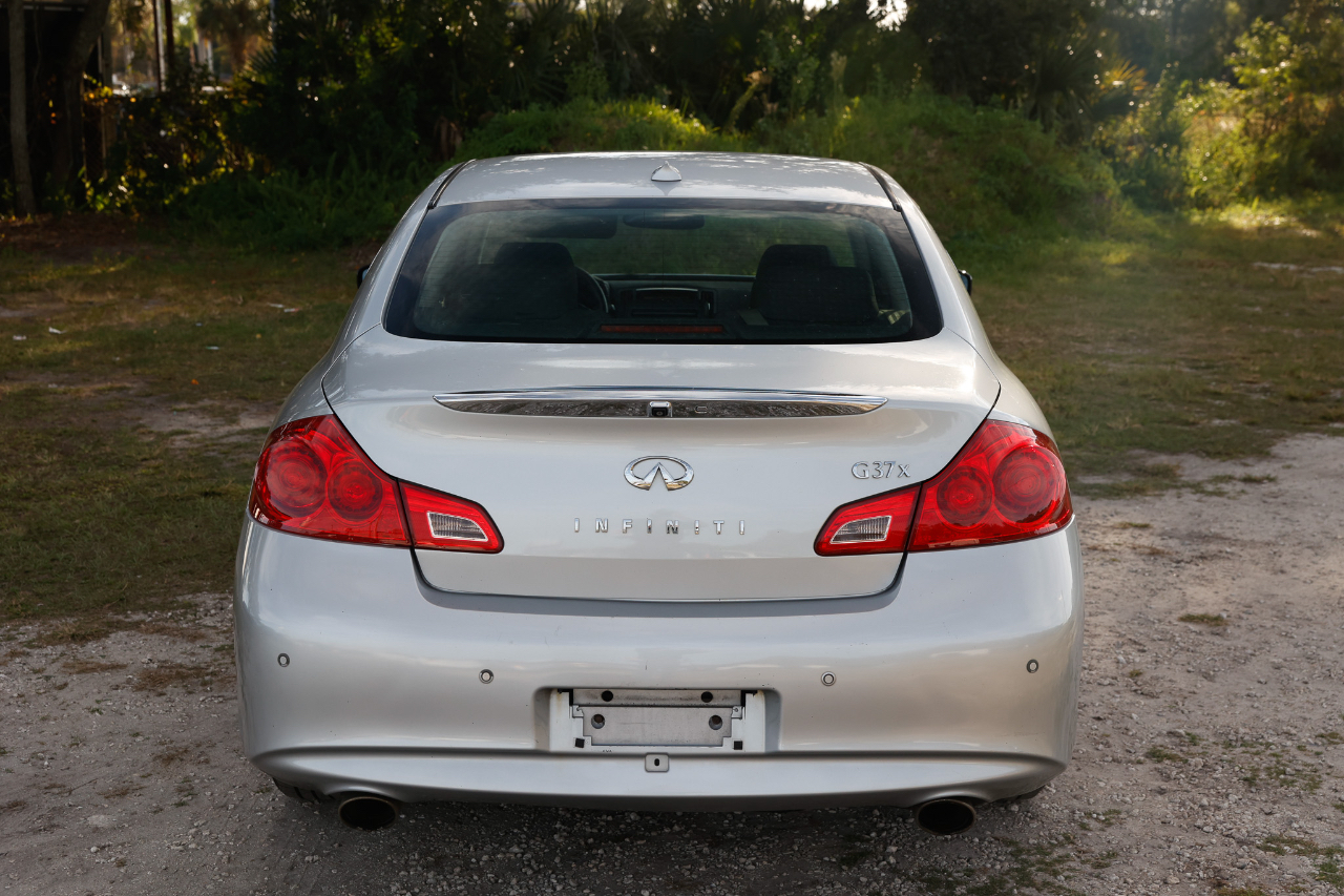 2011 Infiniti G37 photo 3