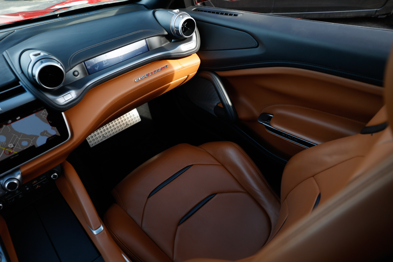 Ferrari GTC4Lusso  2019