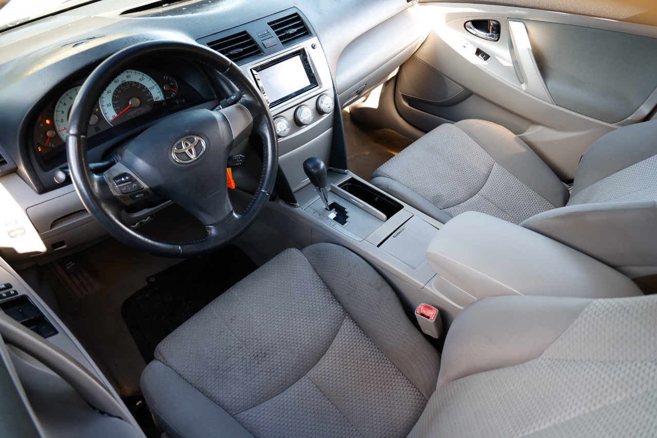 2011 Toyota Camry SE photo 3