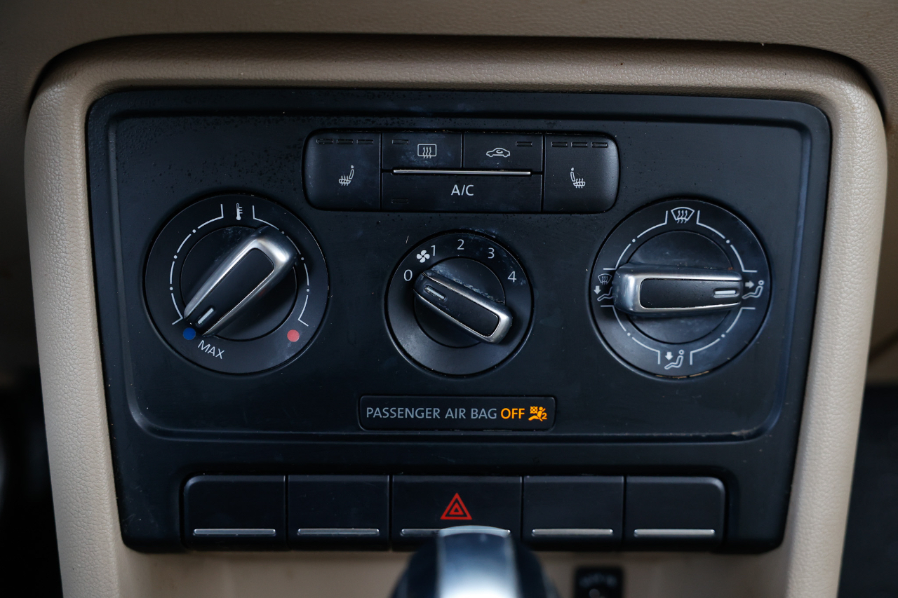 Volkswagen Beetle Coupe  2013