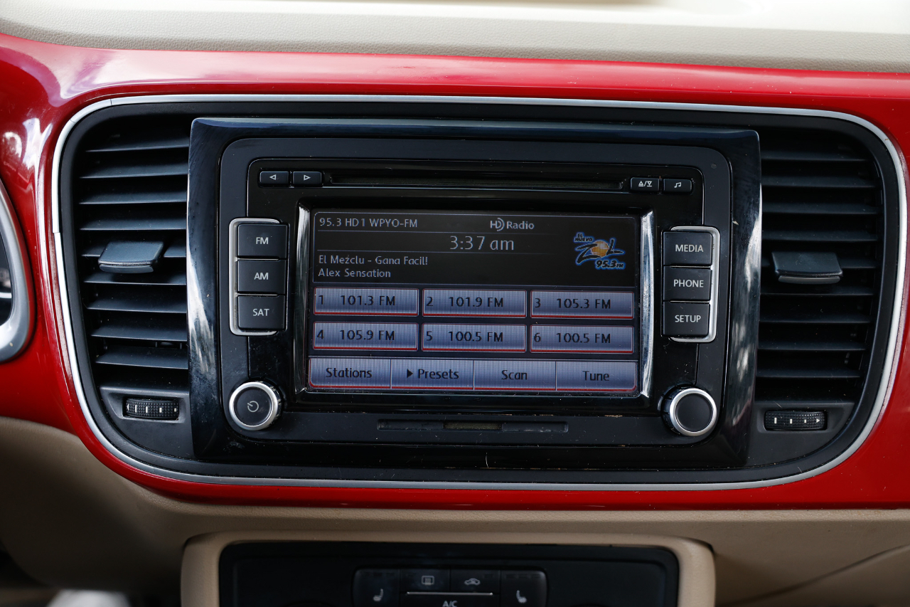 Volkswagen Beetle Coupe  2013