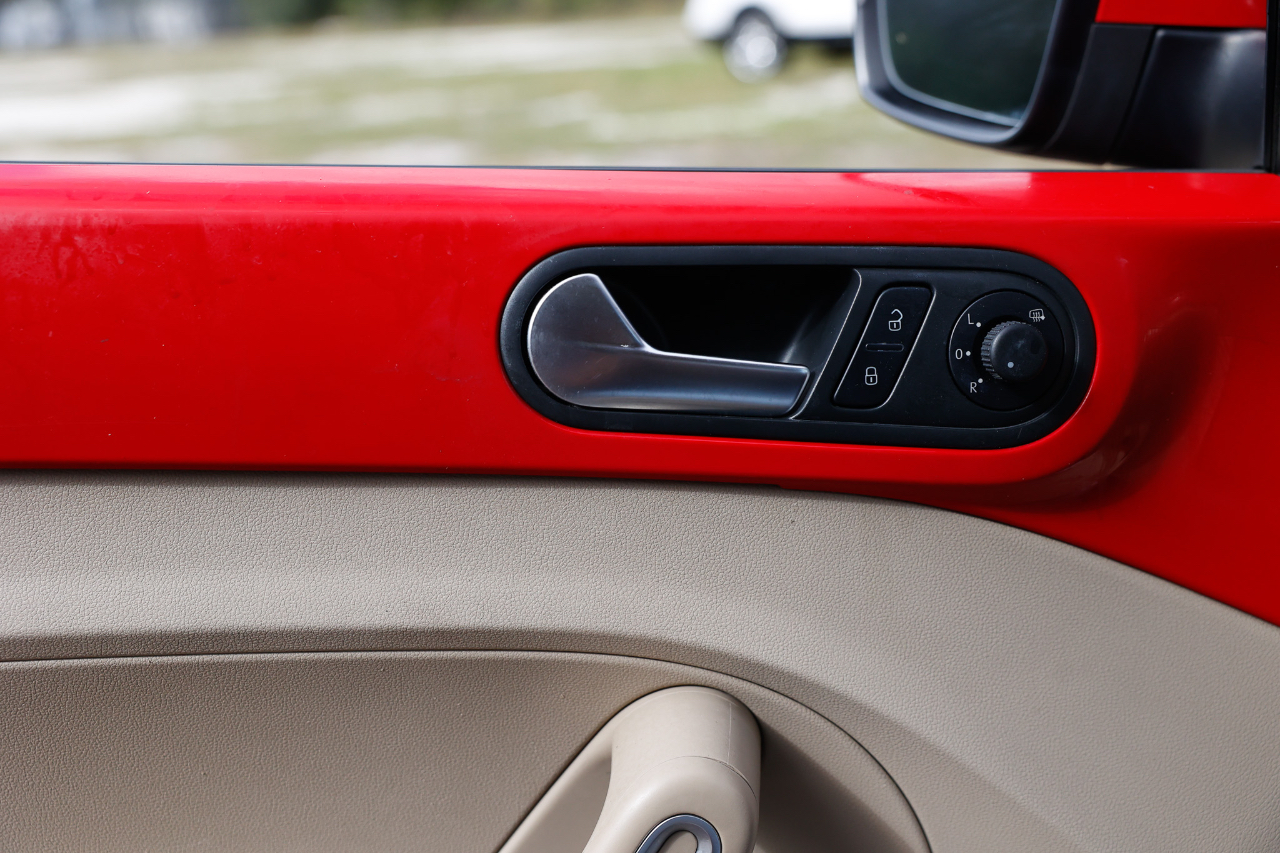 Volkswagen Beetle Coupe  2013