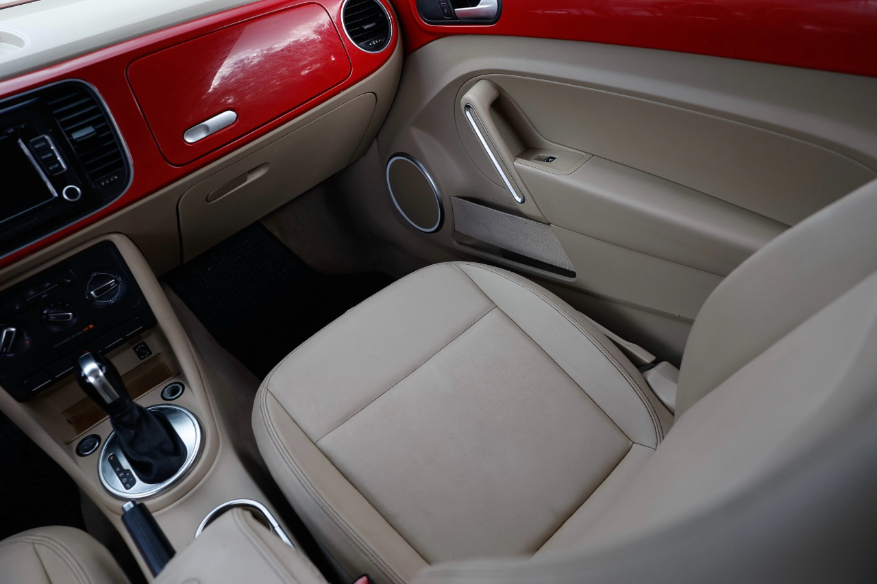 Volkswagen Beetle Coupe  2013