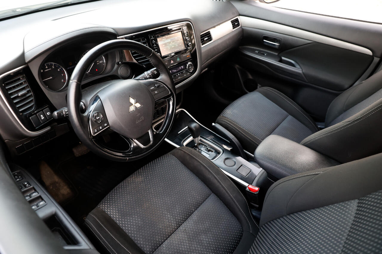 Mitsubishi Outlander  2017