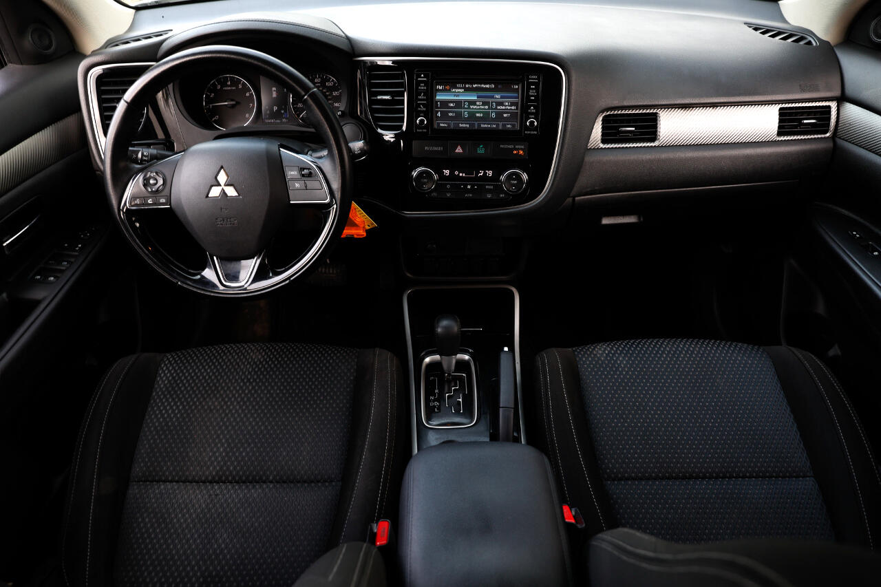 Mitsubishi Outlander  2017