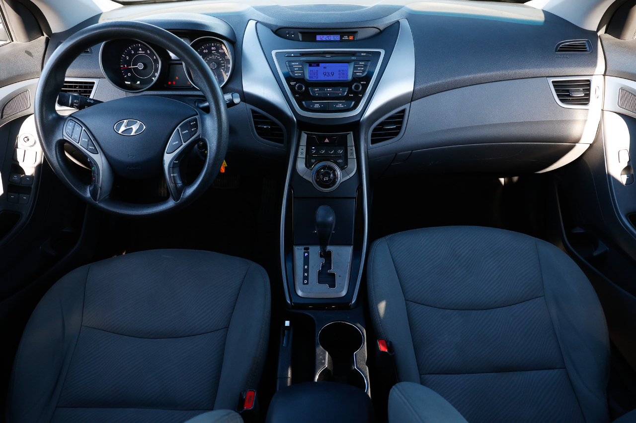 Hyundai Elantra  2013