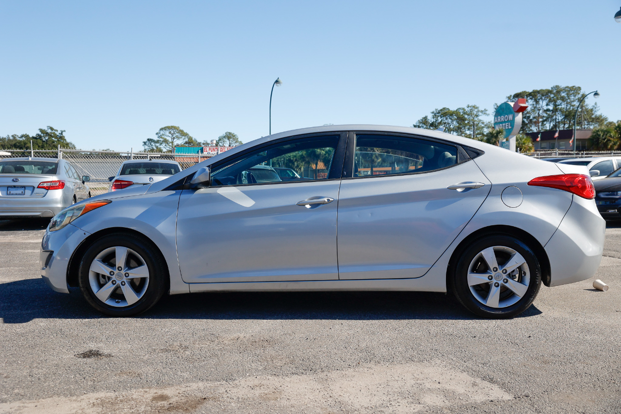 Hyundai Elantra  2013