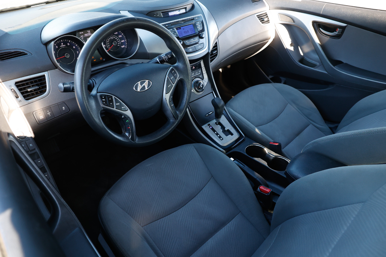 Hyundai Elantra  2013