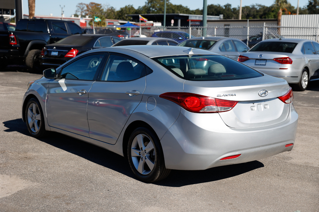 Hyundai Elantra  2013