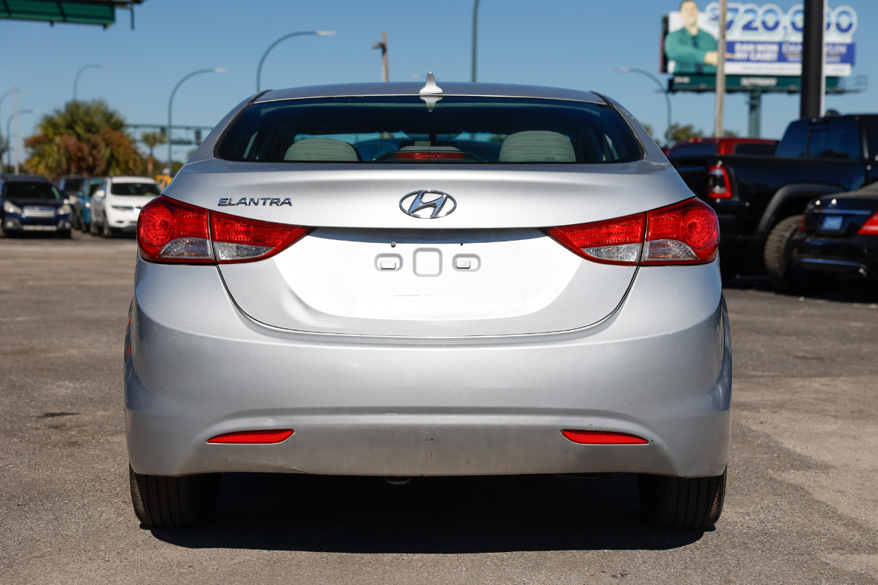 Hyundai Elantra  2013