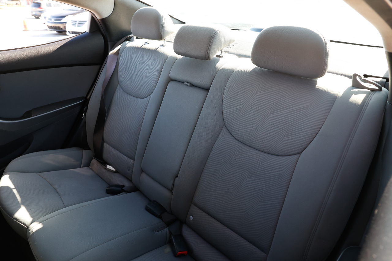 Hyundai Elantra  2013