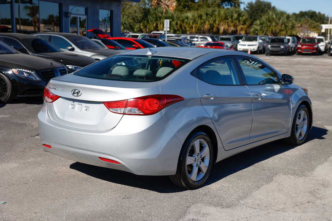 Hyundai Elantra  2013