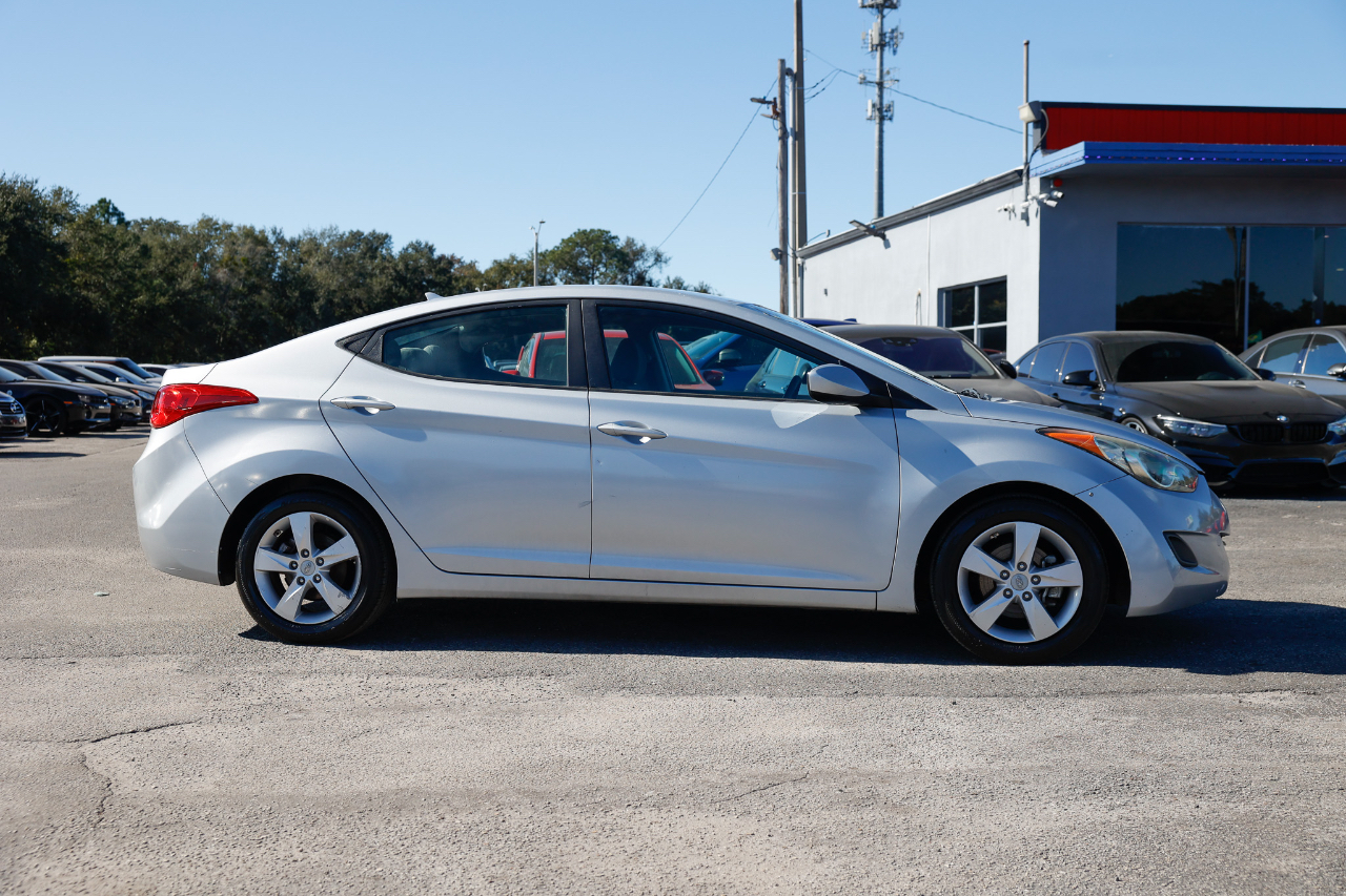 Hyundai Elantra  2013