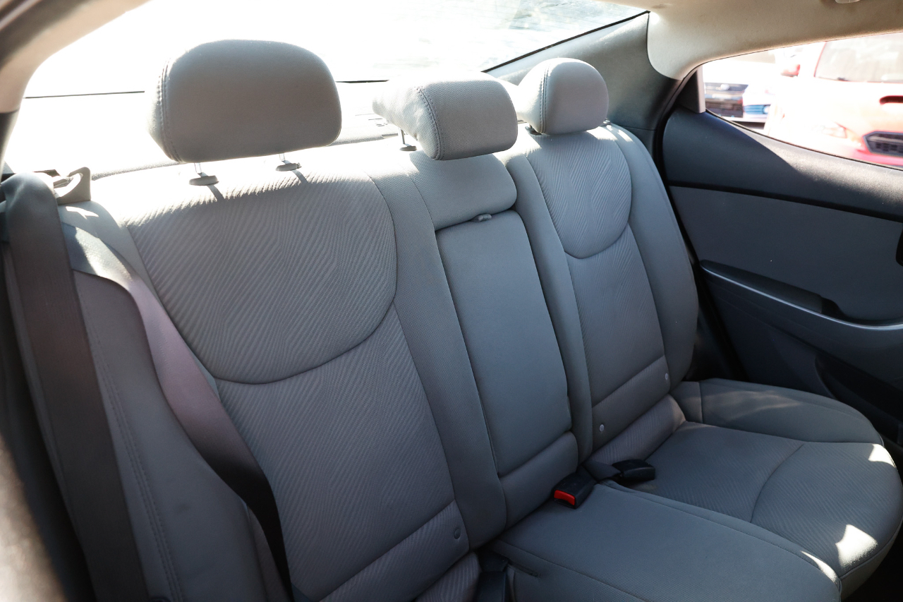 Hyundai Elantra  2013