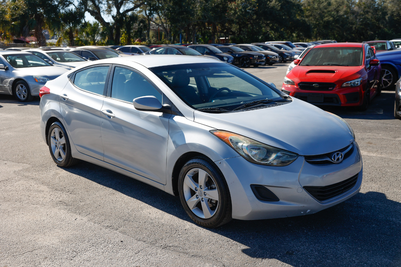 Hyundai Elantra  2013