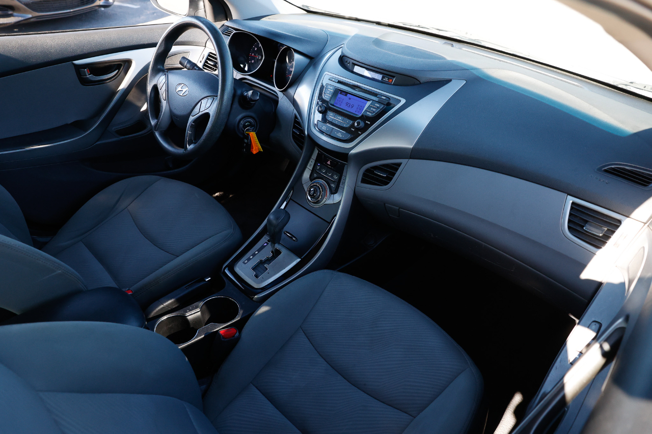 Hyundai Elantra  2013