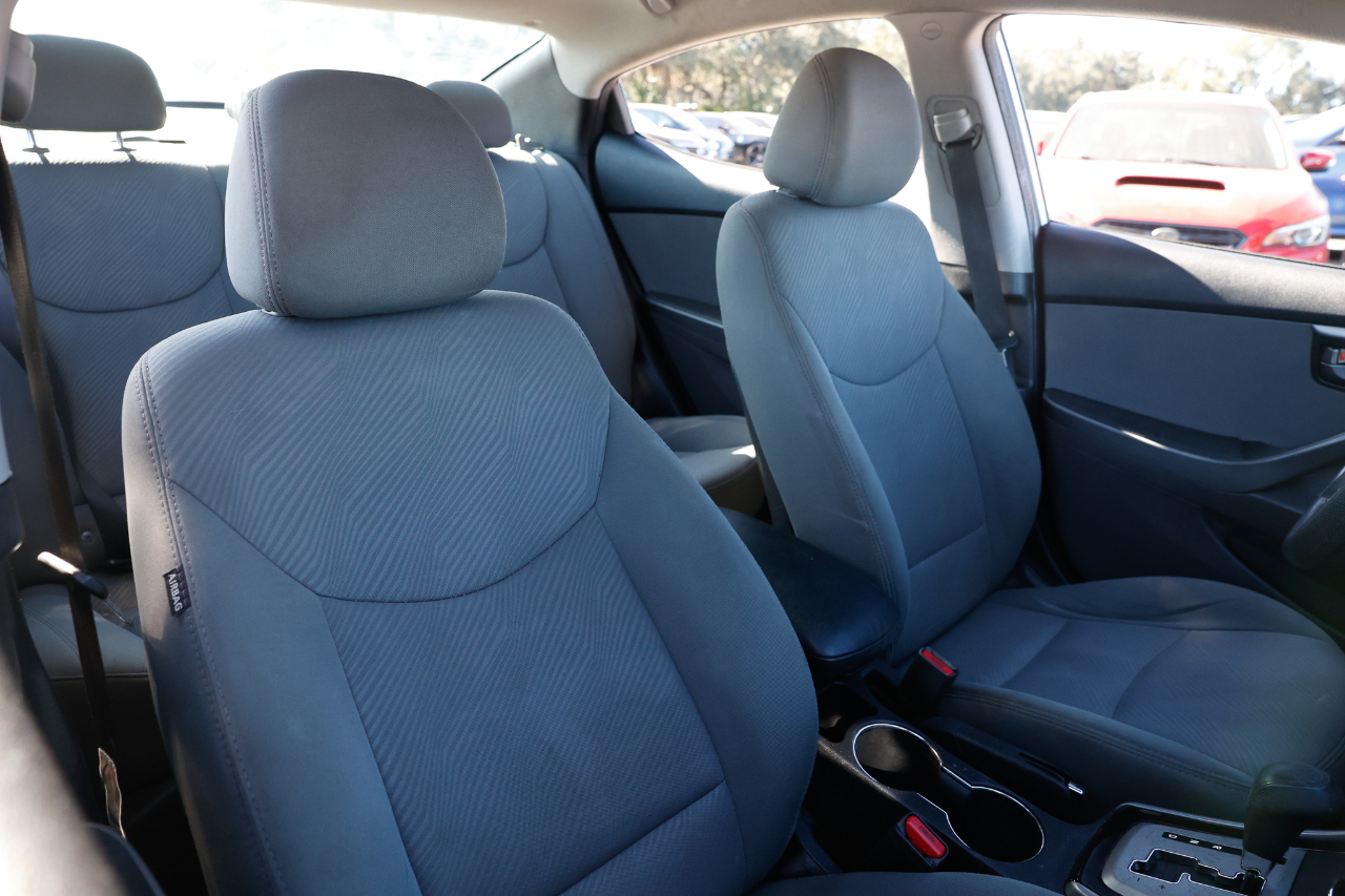 Hyundai Elantra  2013