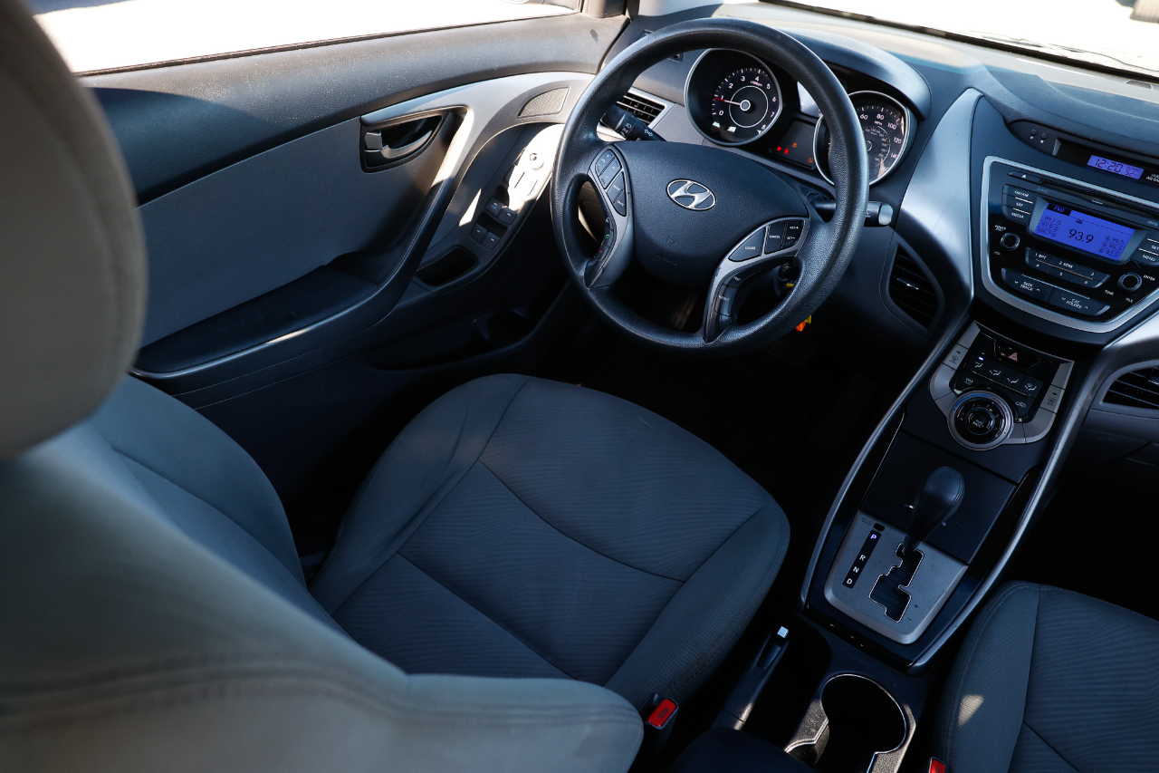 Hyundai Elantra  2013