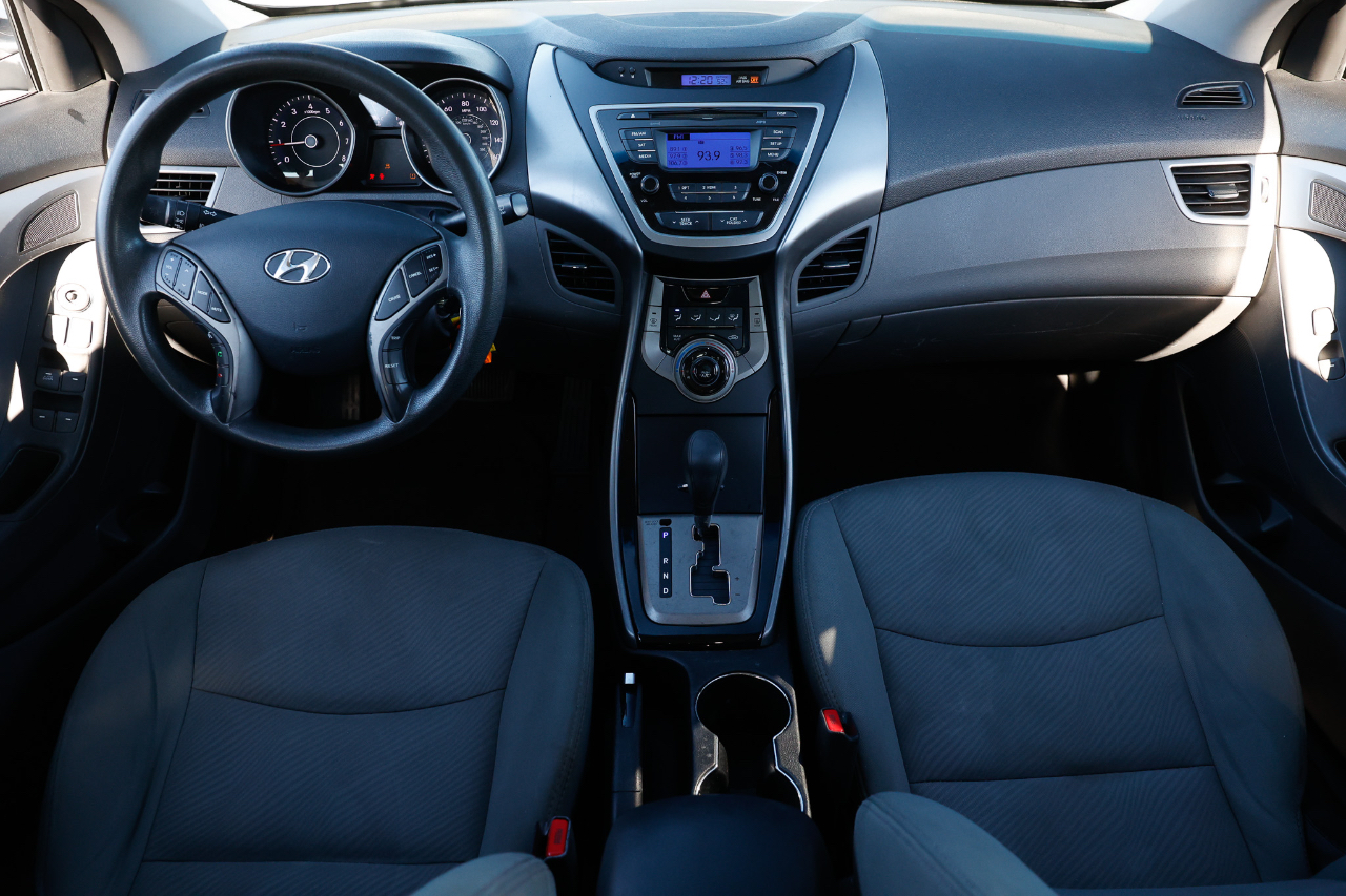 Hyundai Elantra  2013