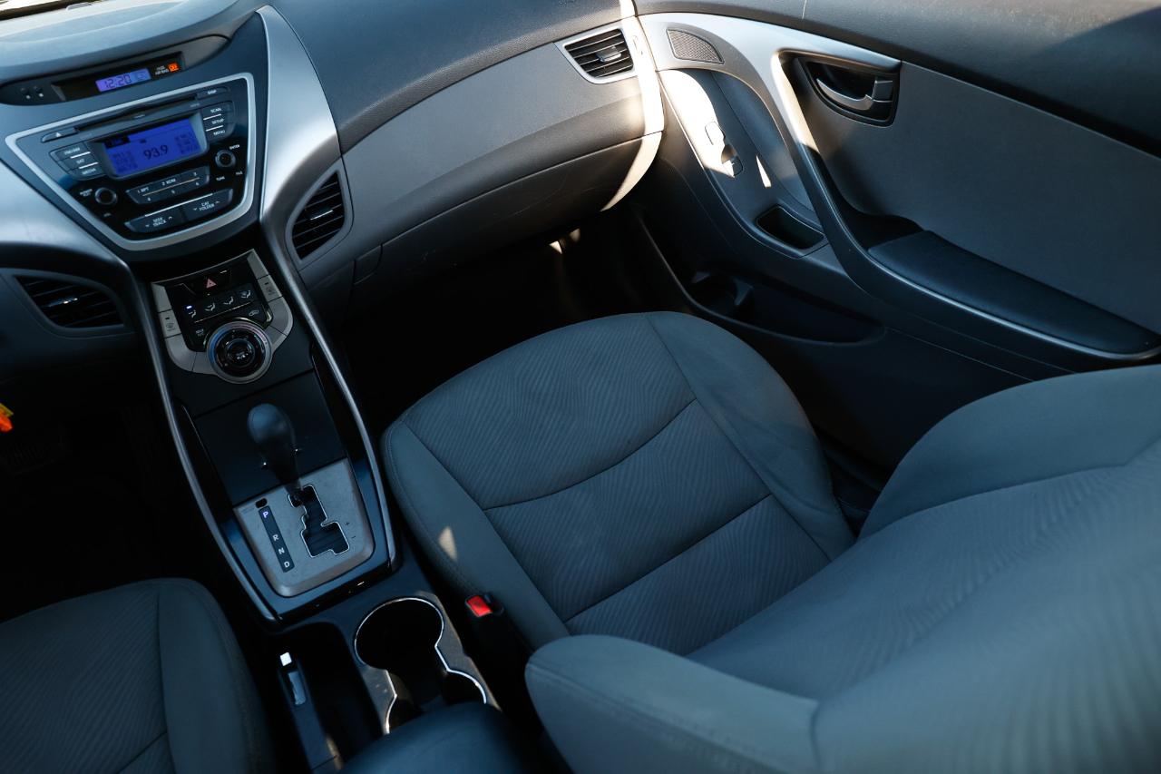 Hyundai Elantra  2013