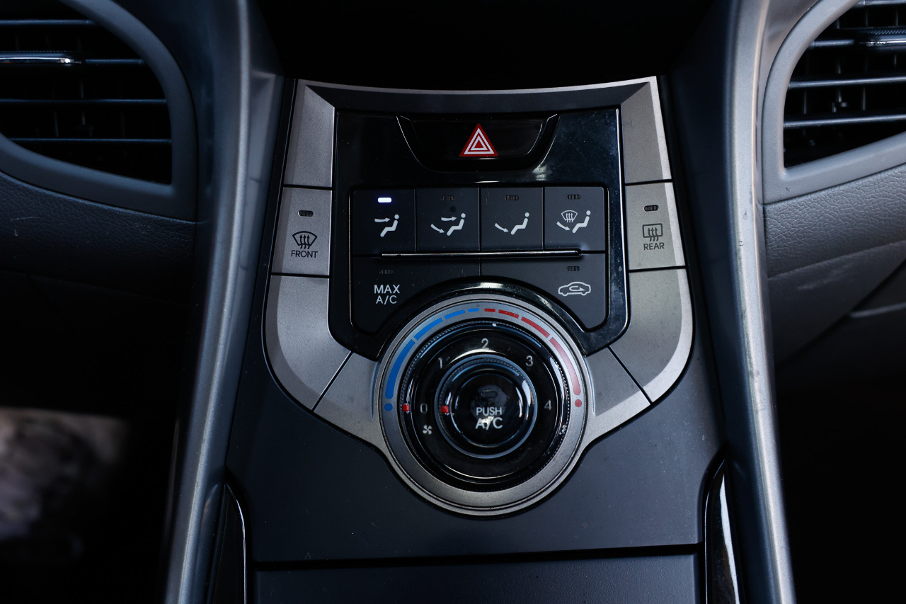 Hyundai Elantra  2013