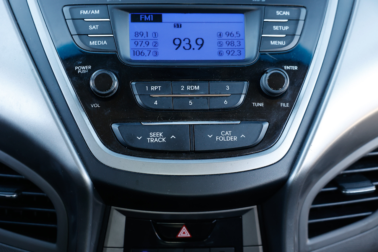 Hyundai Elantra  2013