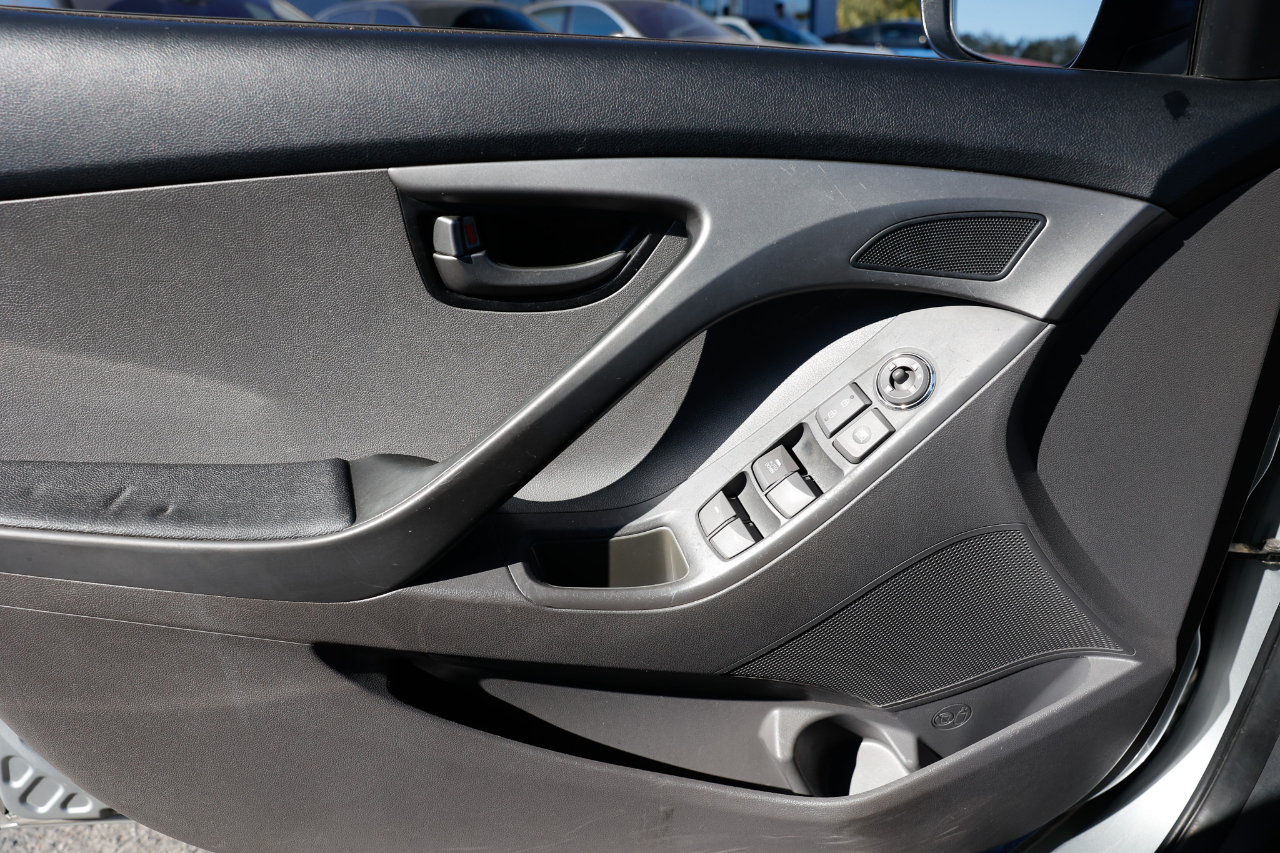 Hyundai Elantra  2013