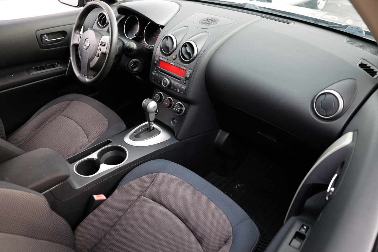 Nissan Rogue S AWD 2010