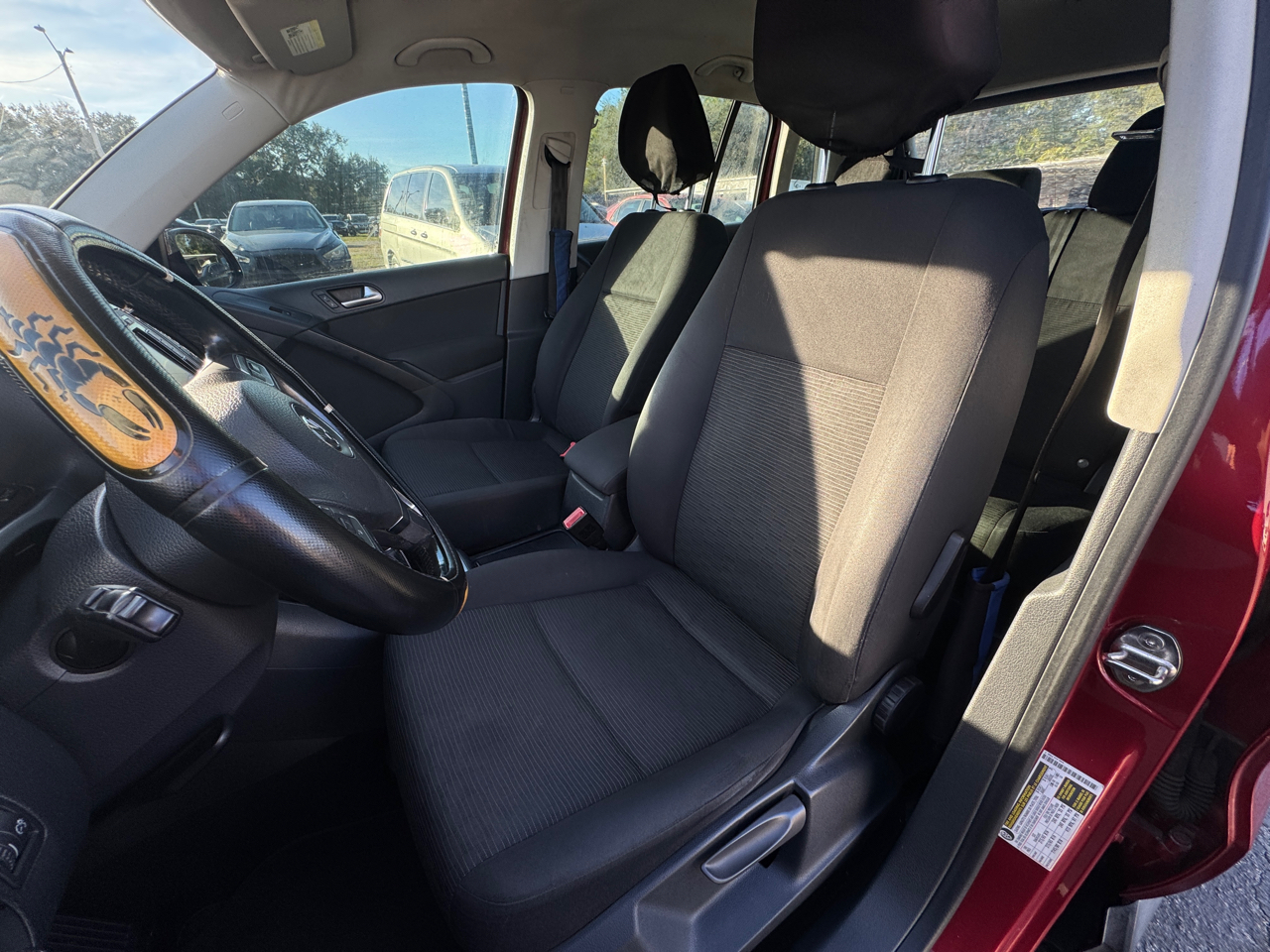 2015 Volkswagen Tiguan S photo 2