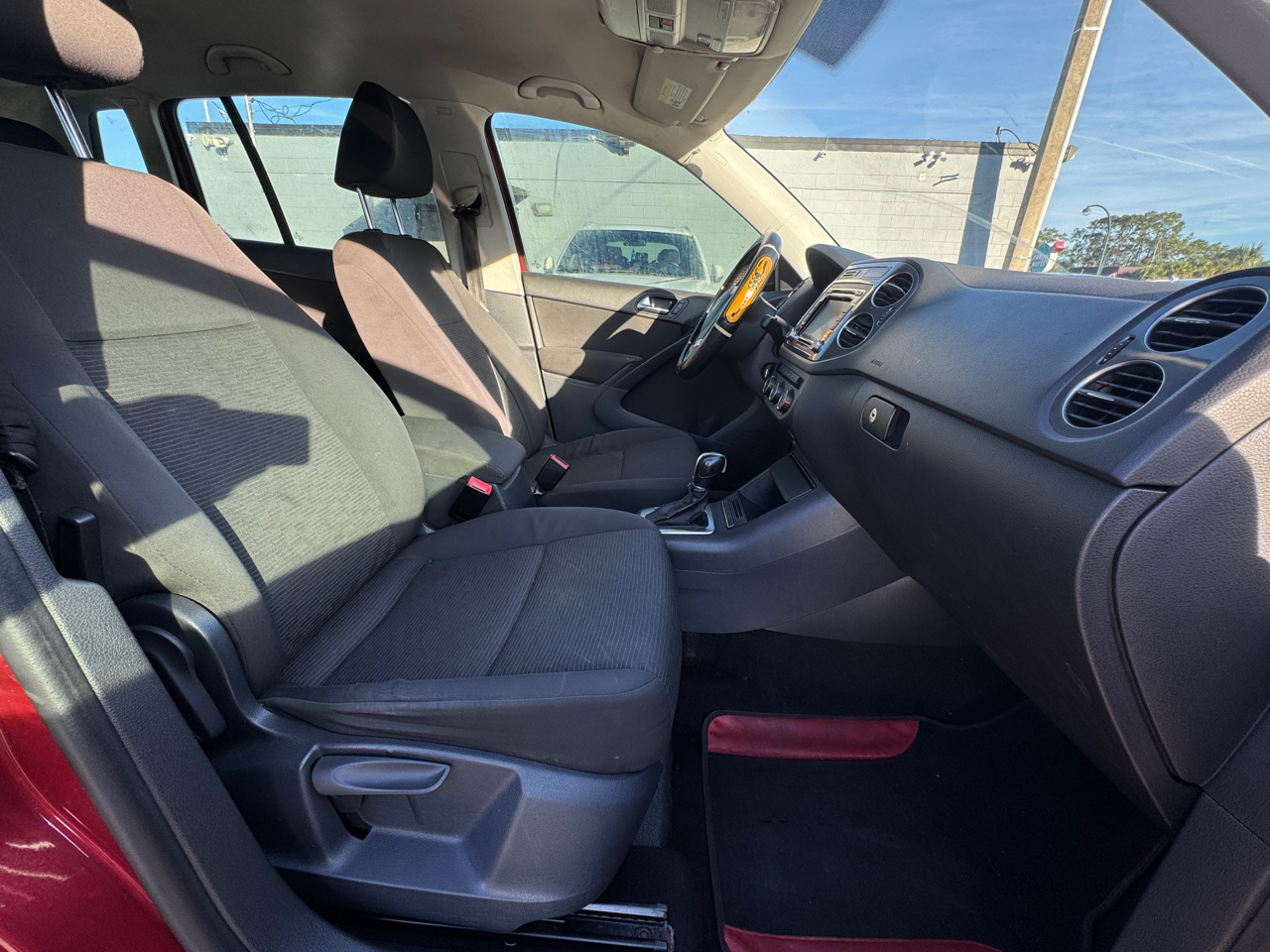 2015 Volkswagen Tiguan S photo 4