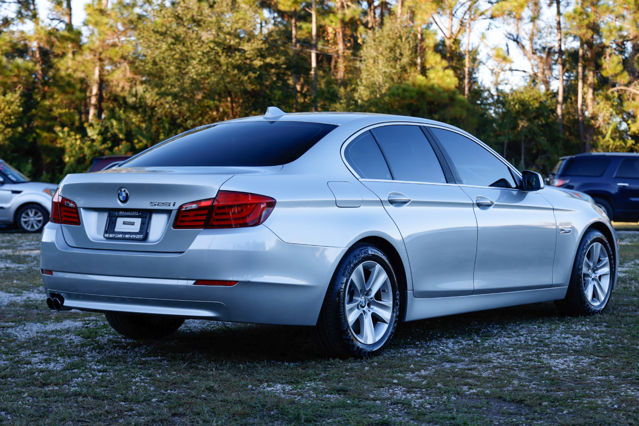 BMW 528i  2011