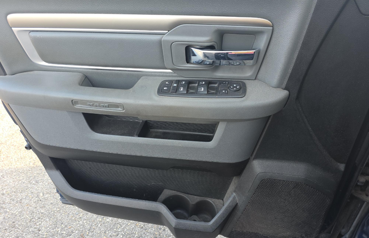 RAM 1500 Classic Warlock 4x2 Quad Cab 6'4" Box 2019