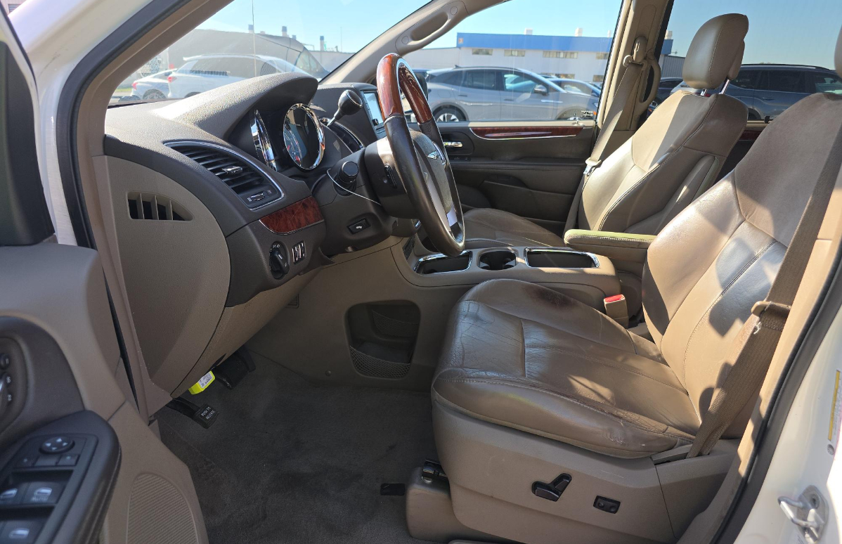 Chrysler Town & Country Limited 2012