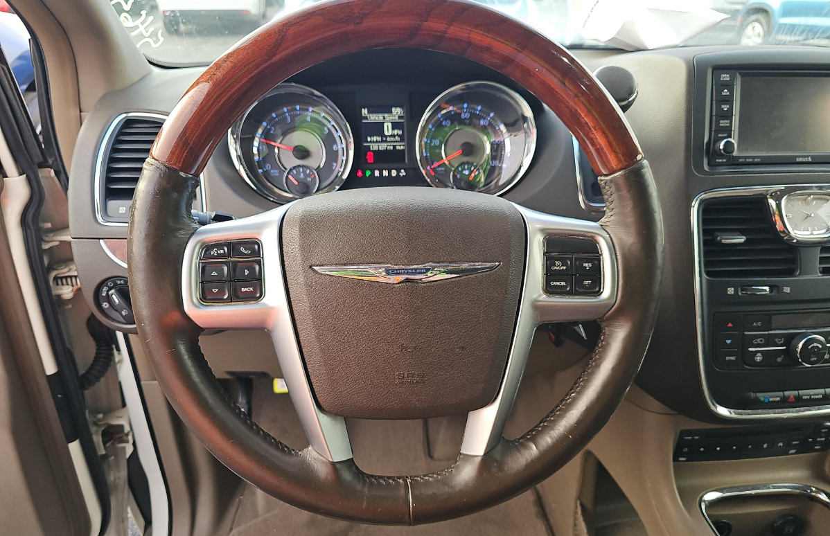 Chrysler Town & Country Limited 2012