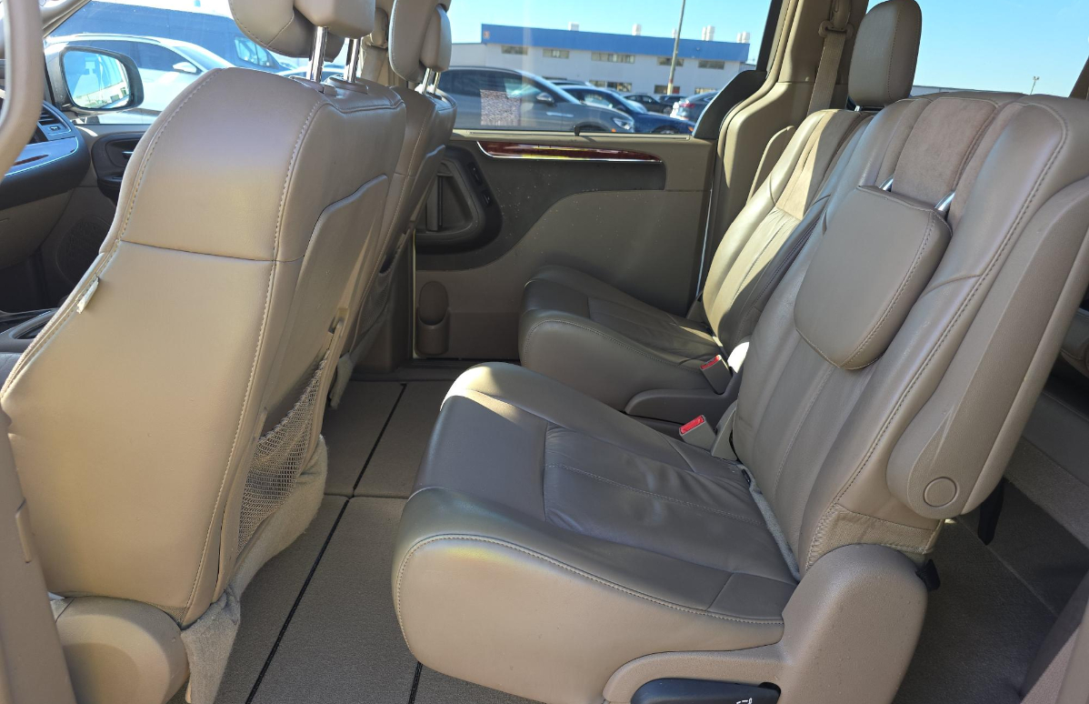 Chrysler Town & Country Limited 2012