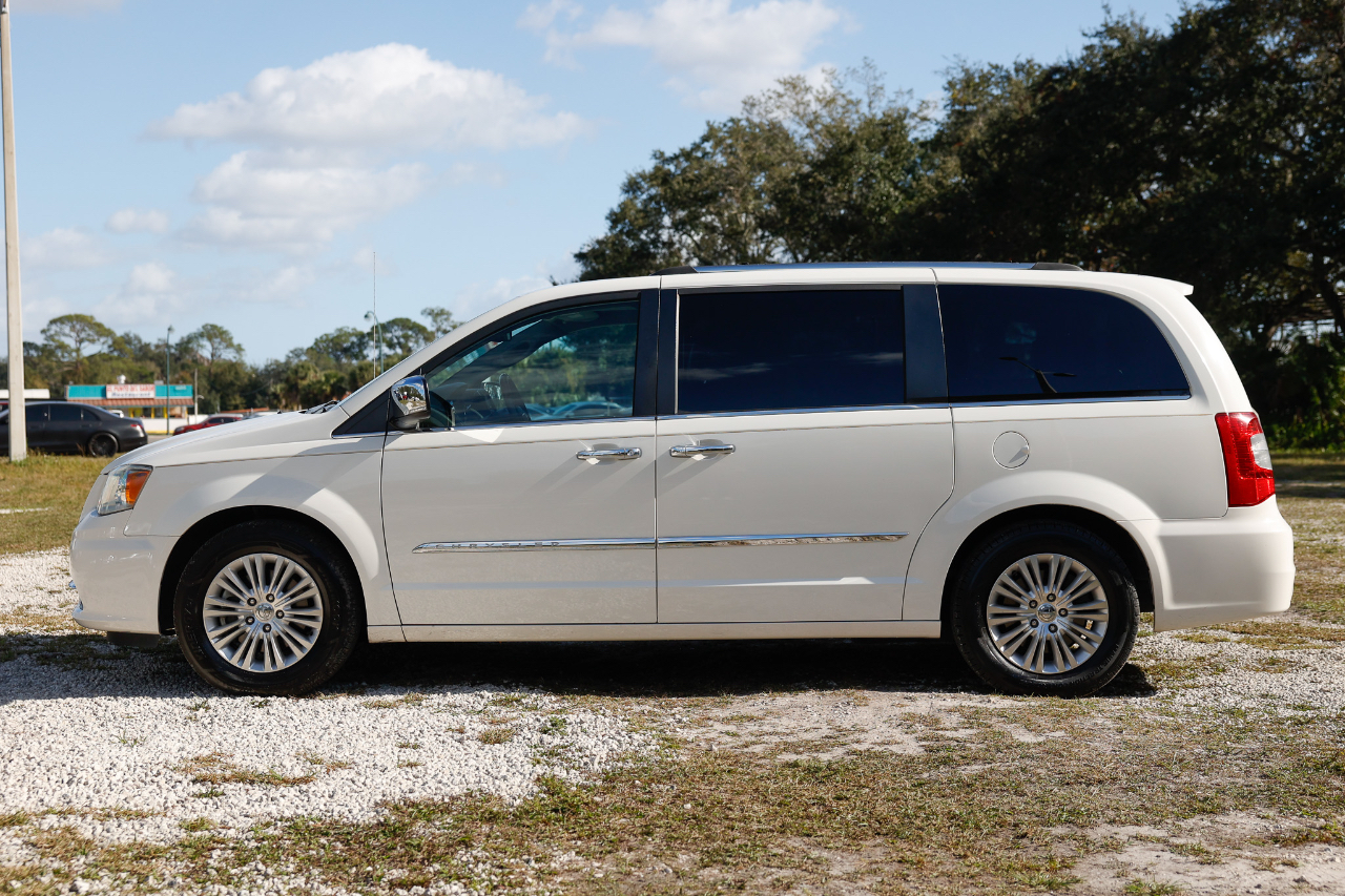 Chrysler Town & Country Limited 2012