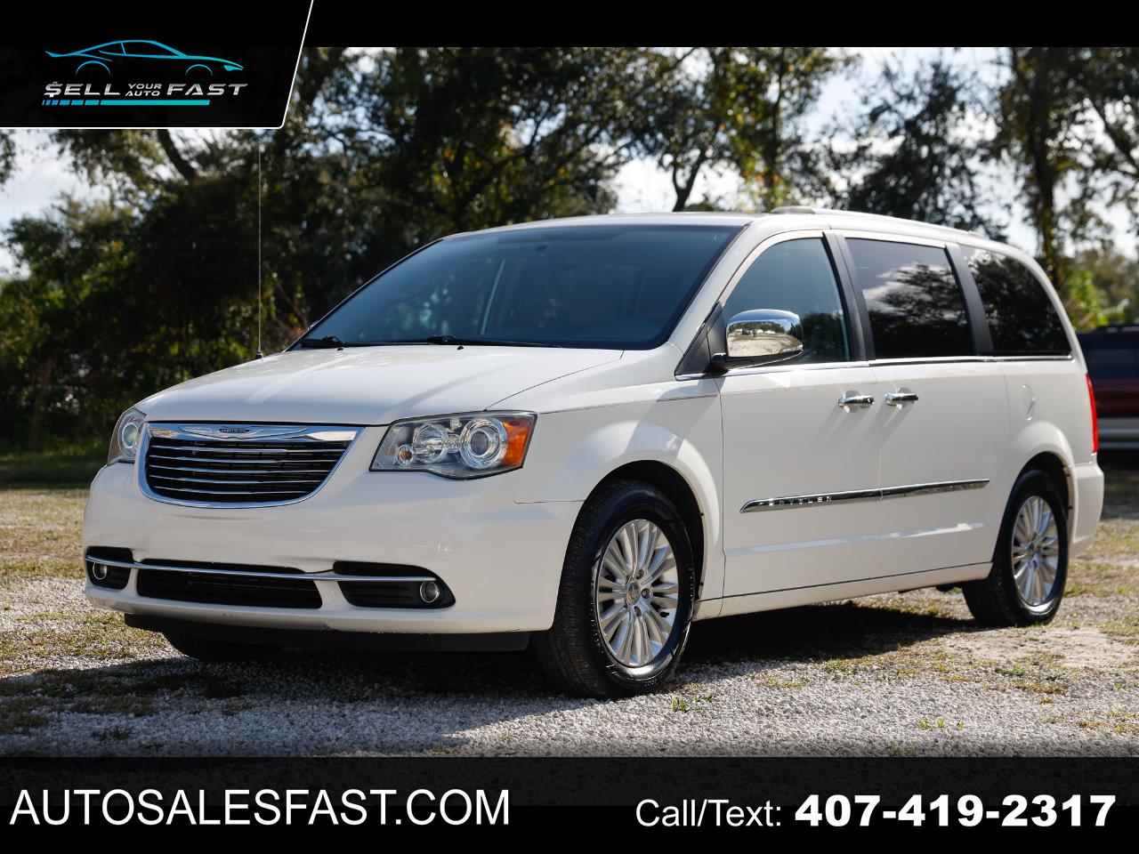 2012 Chrysler Town & Country Limited's photo