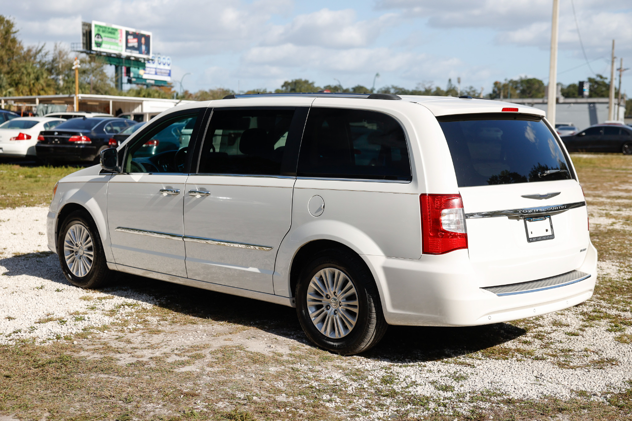 Chrysler Town & Country Limited 2012