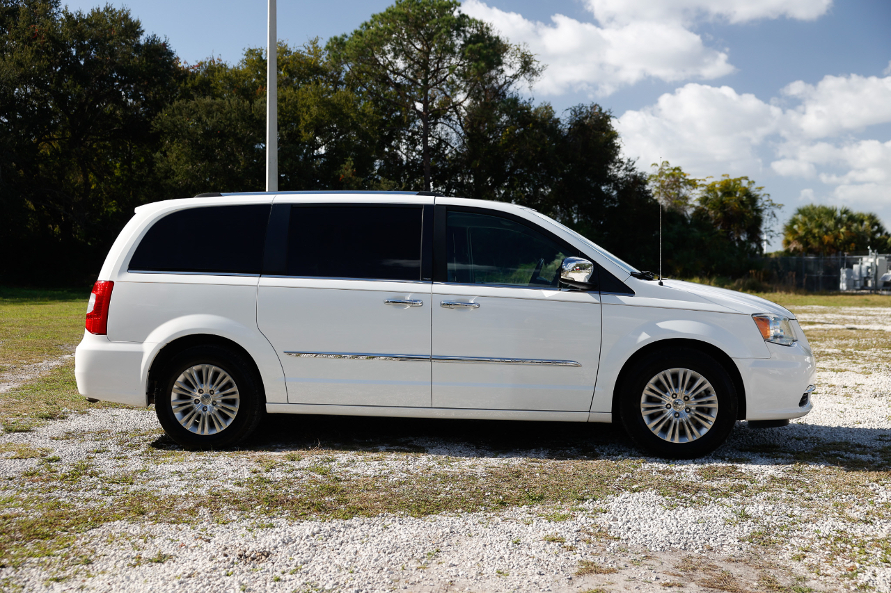 Chrysler Town & Country Limited 2012