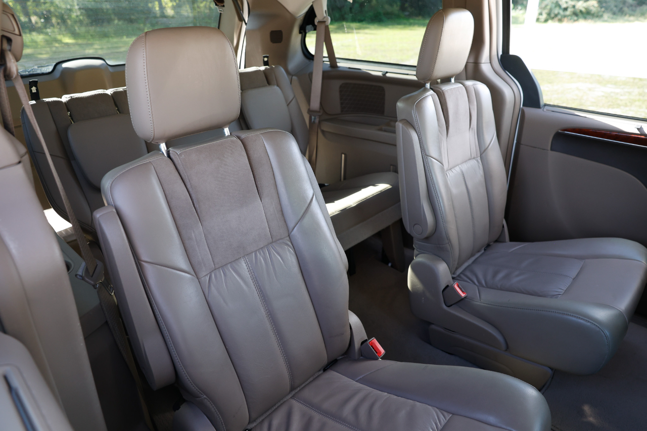 Chrysler Town & Country Limited 2012