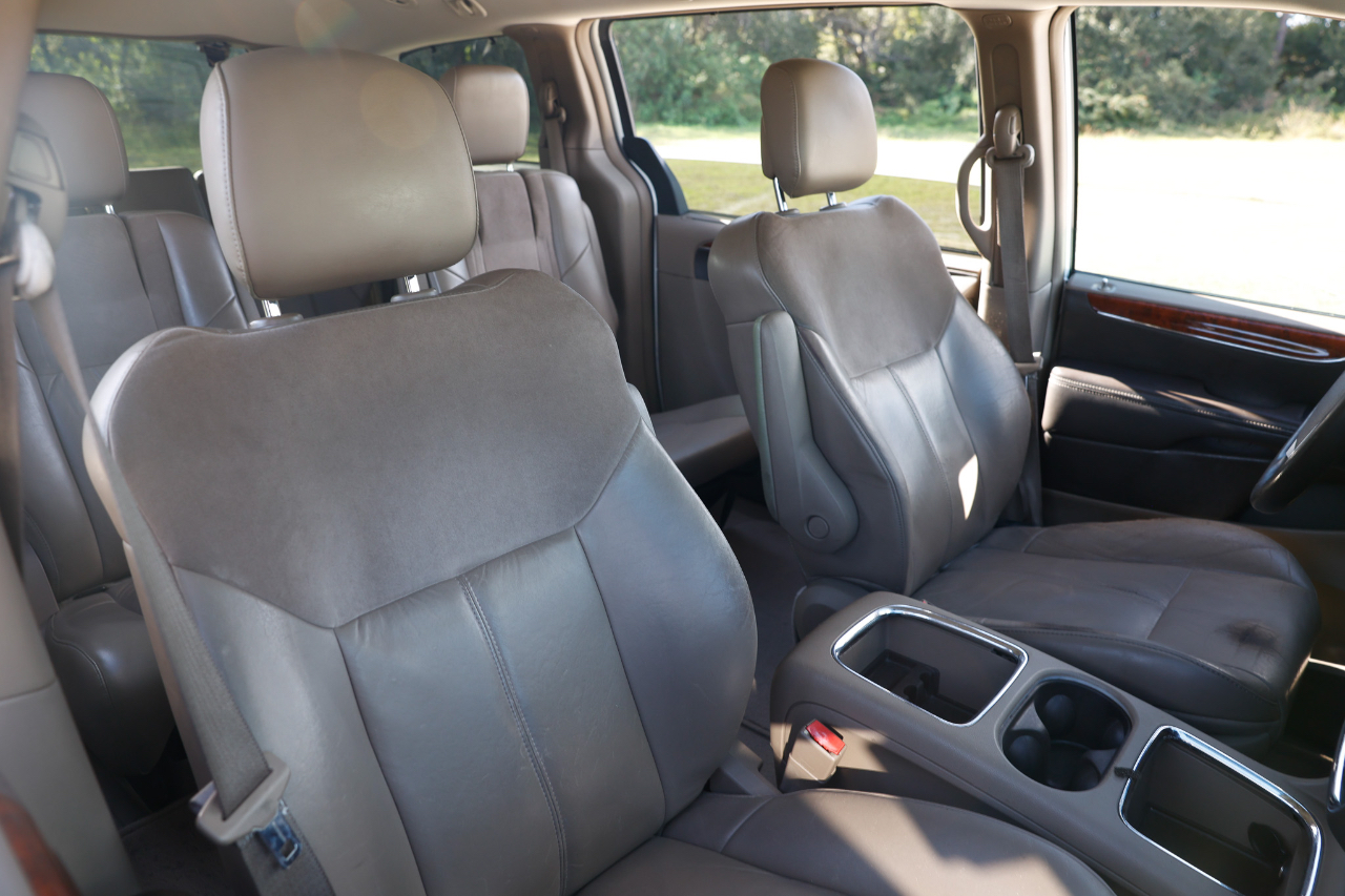 Chrysler Town & Country Limited 2012